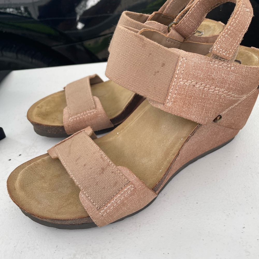 Women's Tan Sandals